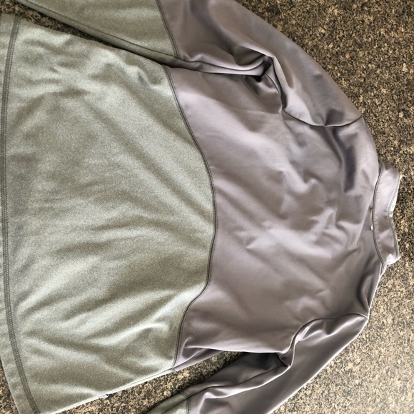 Women’s North Face jacket. - Picture 2 of 3